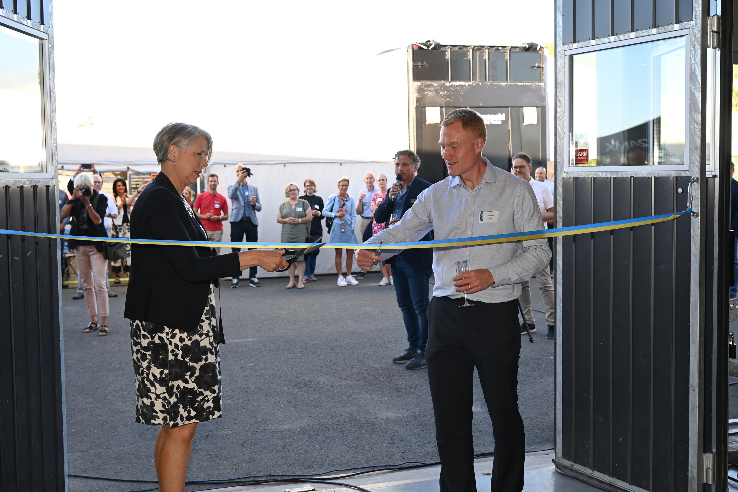 Invigning av Polymertekniska Institutet i Värnamo med Helena Jonsson, landshövding i Jönköping län, och Lars Jerpdal, Technical Manager - plastics design på Scania Group.