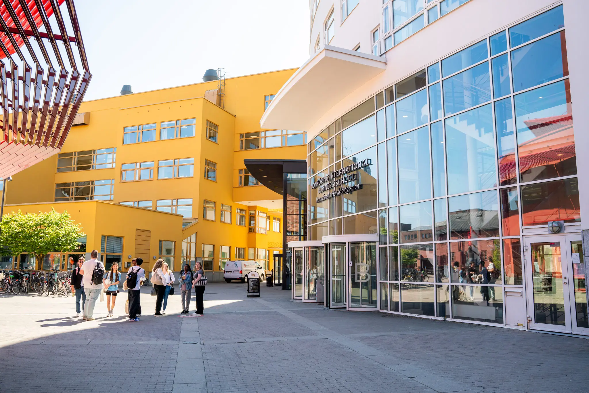 Studenter på campus