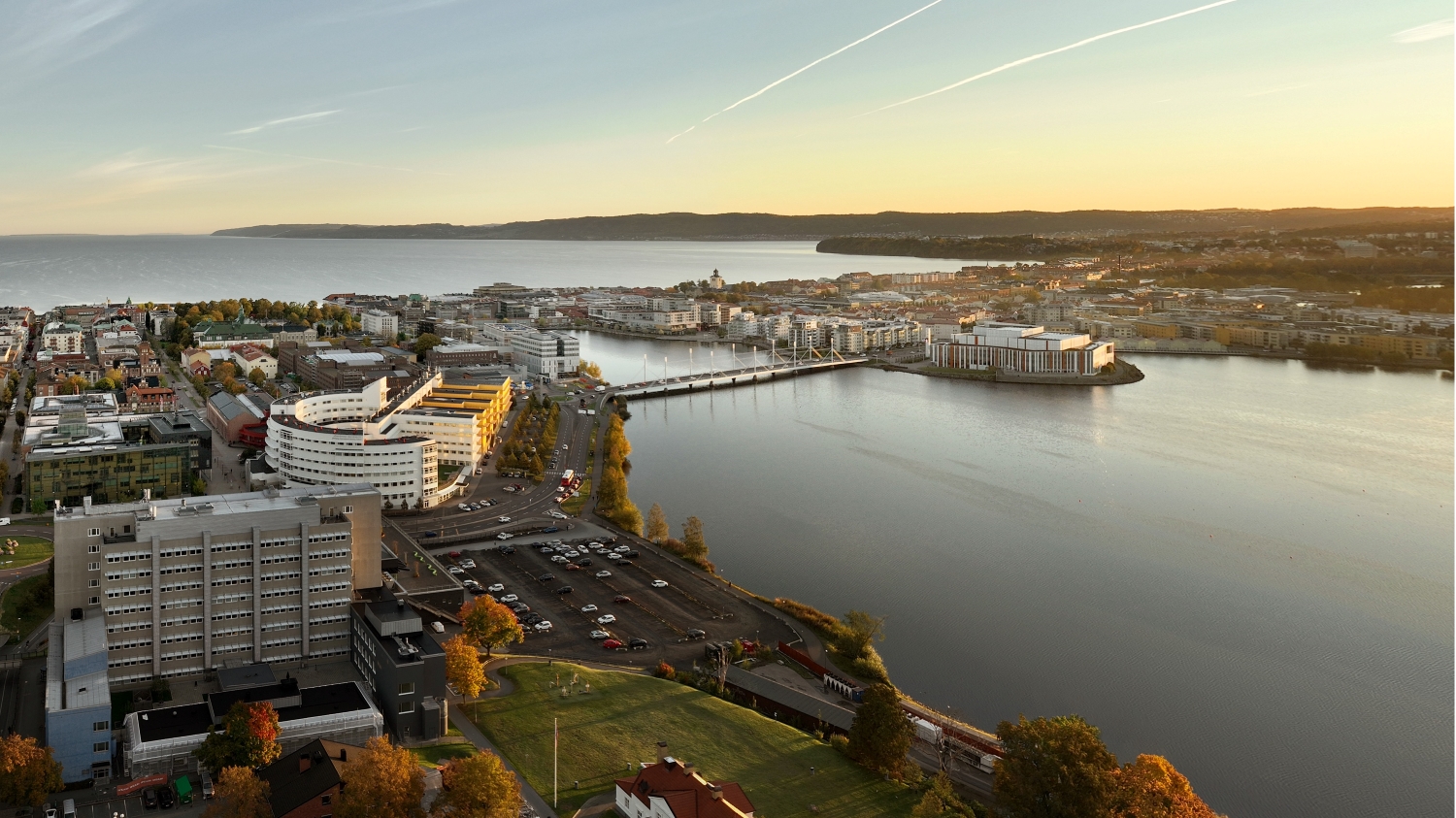 Bilder över JU campus och Jönköping.